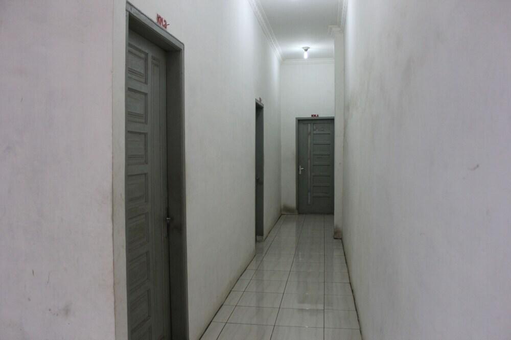 Петумбак: Penginapan Transit Tomato