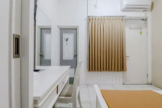 Депок: Ratu Guesthouse