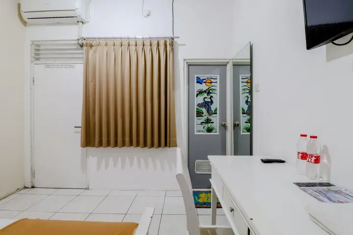 Депок: Ratu Guesthouse