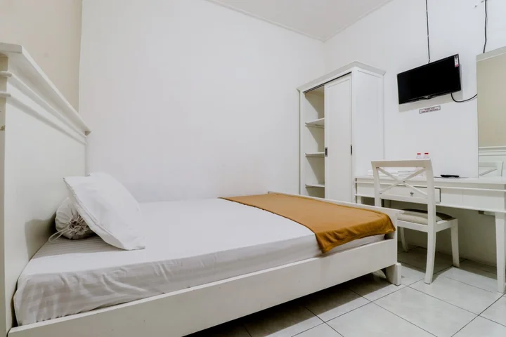 Депок: Ratu Guesthouse