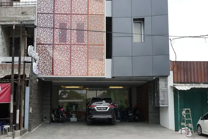 Суракарта: Djuragan Kamar Priority Inn