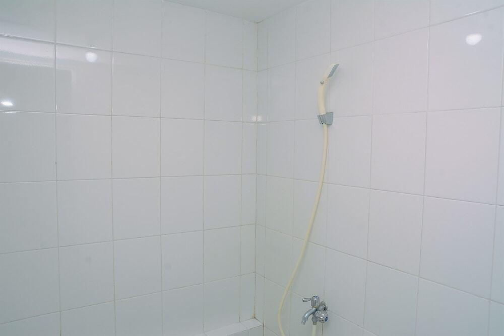 Джакарта: Comfy and Furnished 2BR Bassura City Apartment near Mall