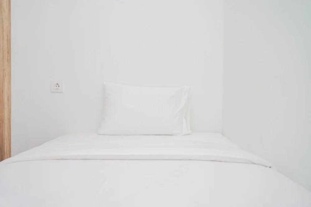 Fully Furnished with Comfortable Design 2BR Apartment Springwood Residence — фото 3