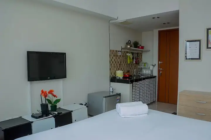 Elegant Studio Apartment Margonda Residence 5 — фото 3