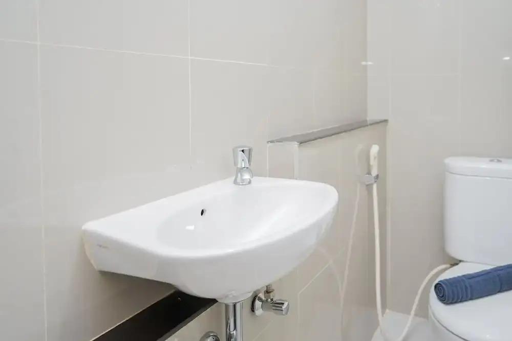 Legok: Fully Furnished Studio with Comfort Design Majestic Point Serpong Apartment