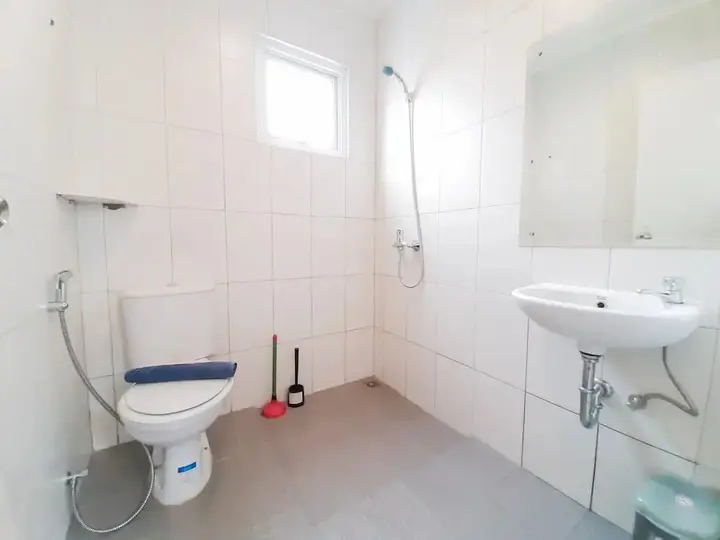 Legok: Best Deal Studio at Alesha Vanya Park Guest House (Sharing Bathroom)