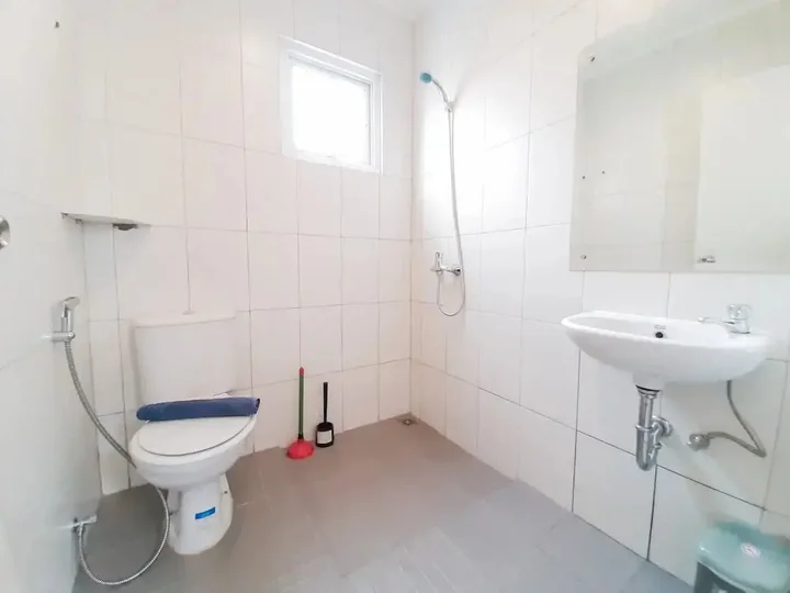 Legok: Best Deal Studio at Alesha Vanya Park Guest House (Sharing Bathroom)