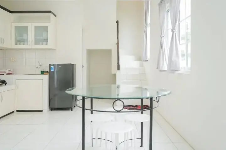 Legok: Best Deal Studio at Alesha Vanya Park Guest House (Sharing Bathroom)