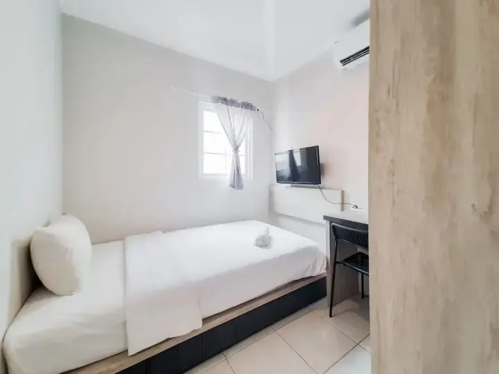 Legok: Best Deal Studio at Alesha Vanya Park Guest House (Sharing Bathroom)