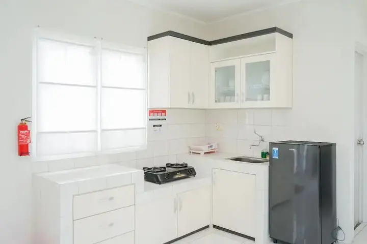 Legok: Homey Studio at Alesha Vanya Park BSD Guest House (Sharing Bathroom)