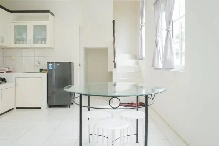 Legok: Homey Studio at Alesha Vanya Park BSD Guest House (Sharing Bathroom)