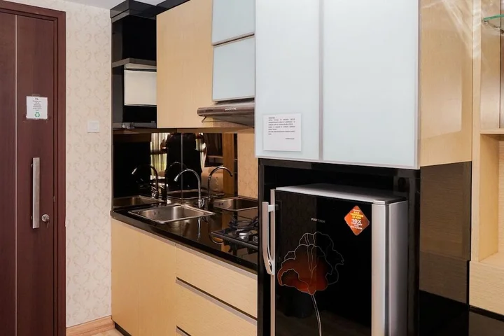 Legok: Fabulous Studio Room at Scientia Residence Apartment