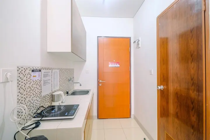 Депок: Compact and Relaxing Studio at Dave Apartment