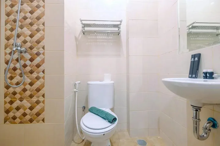 Депок: Compact and Relaxing Studio at Dave Apartment