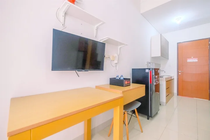 Депок: Compact and Relaxing Studio at Dave Apartment