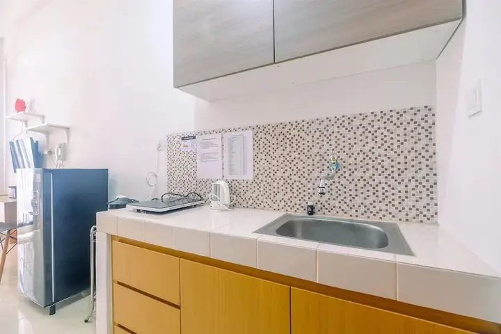 Депок: Compact and Relaxing Studio at Dave Apartment