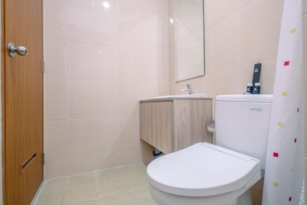 Чикаранг: Homey and Warm Studio Apartment Oasis Cikarang