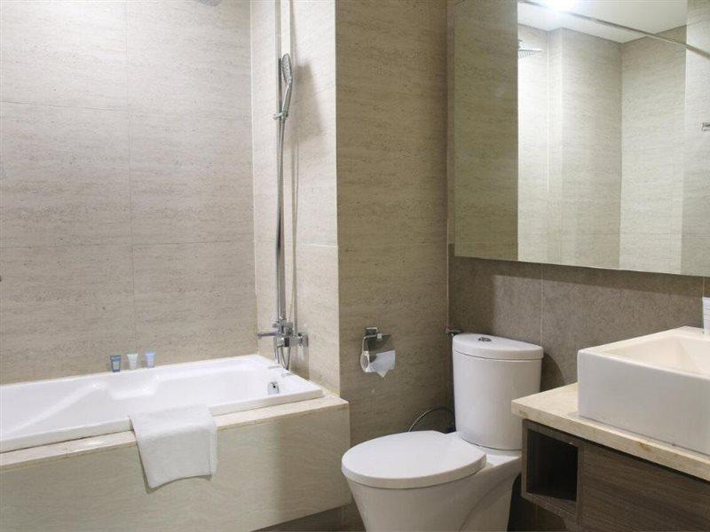 Чикаранг: Graha Makara Suite Hotel & Residence