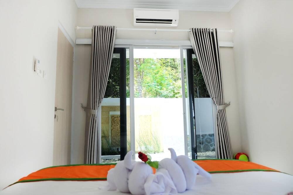 Villa Jogja Grand Bale with Private Pool by Simply Homy — фото 3