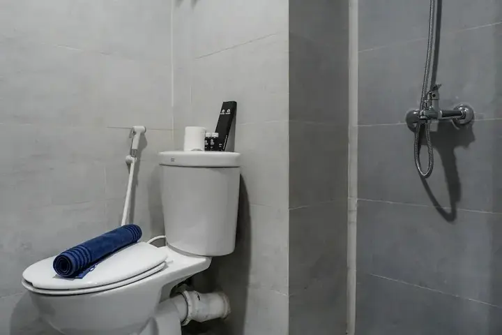 Сурабая: Modern Studio at Taman Melati Apartment