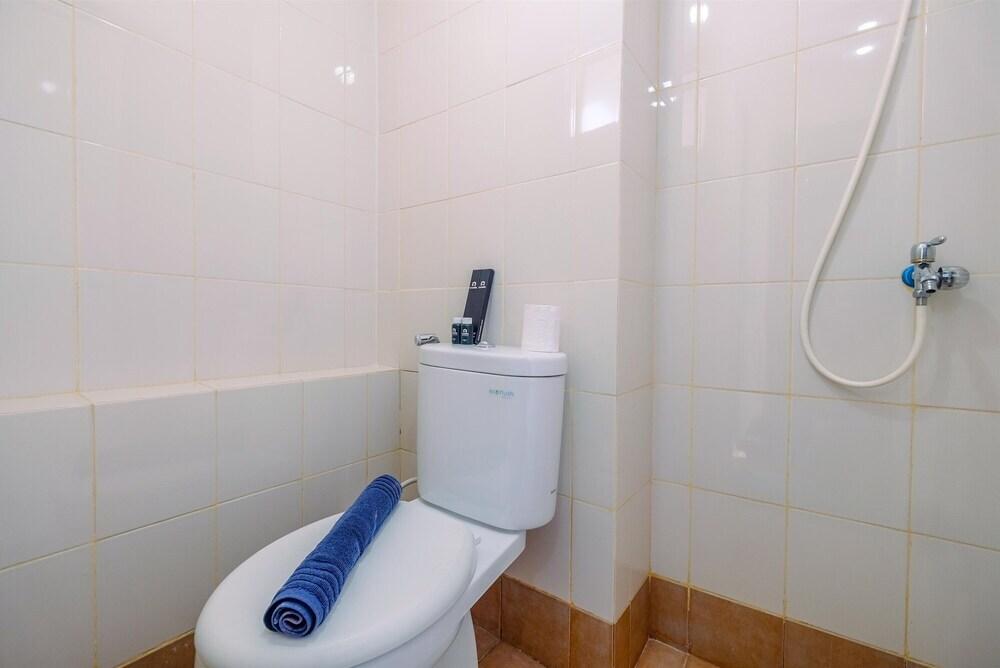 Джакарта: Good Deal Bassura City Studio Apartment