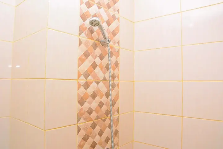Депок: Fully Furnished Studio with Queen Bed at Dave Apartment