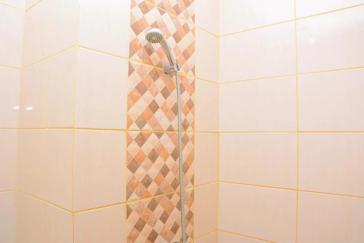 Депок: Fully Furnished Studio with Queen Bed at Dave Apartment