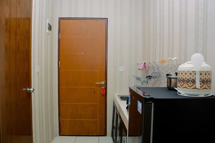 Депок: Fully Furnished Studio with Queen Bed at Dave Apartment