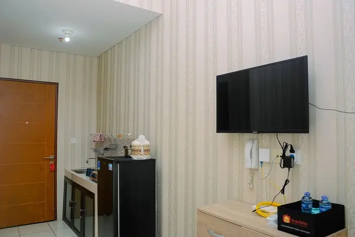 Fully Furnished Studio with Queen Bed at Dave Apartment — фото 5