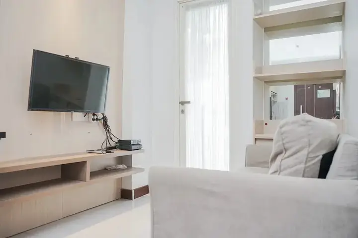 Cozy and Luxury 1BR Apartment at Scientia Residence — фото 3