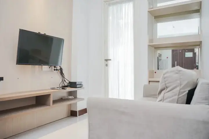 Legok: Cozy and Luxury 1BR Apartment at Scientia Residence