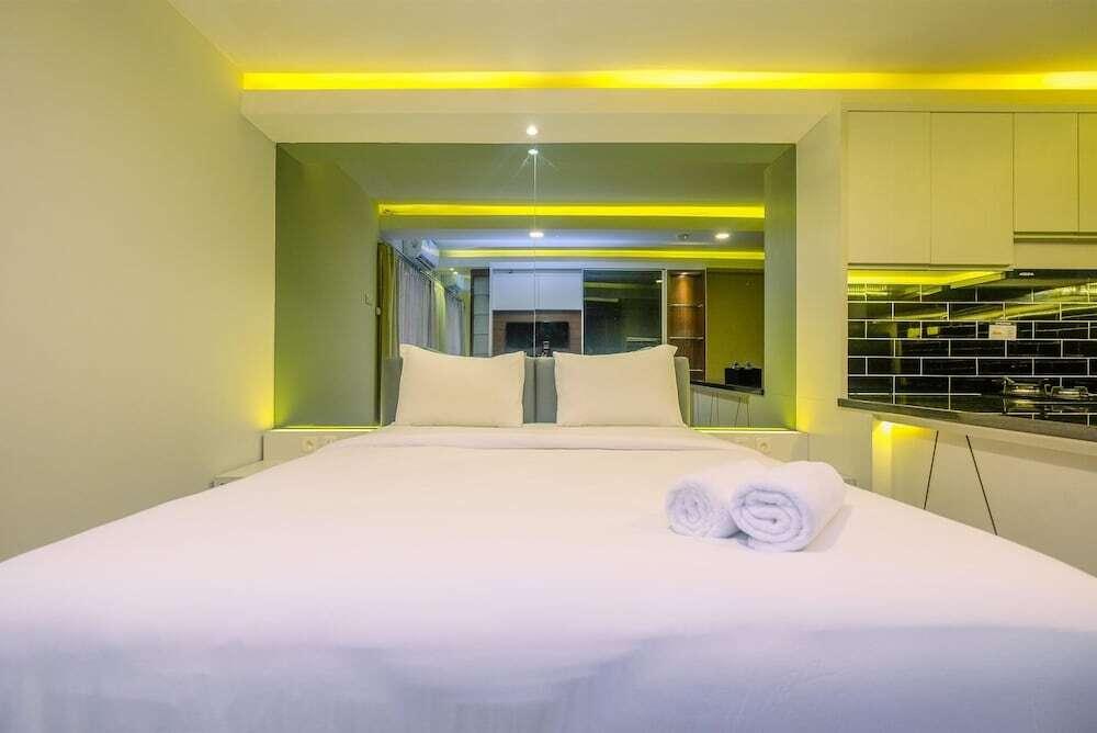 Джакарта: Elegant and Comfy Studio Amethyst Apartment