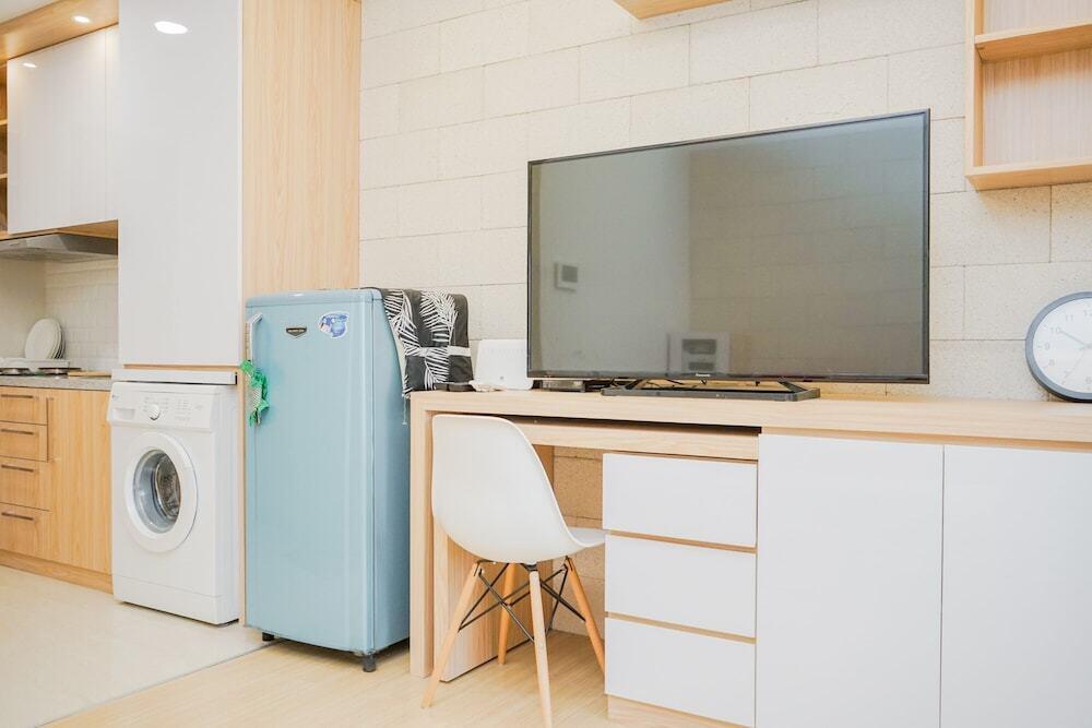 Тангеранг: Comfy and Cozy Stay 1BR at Skandinavia Apartment