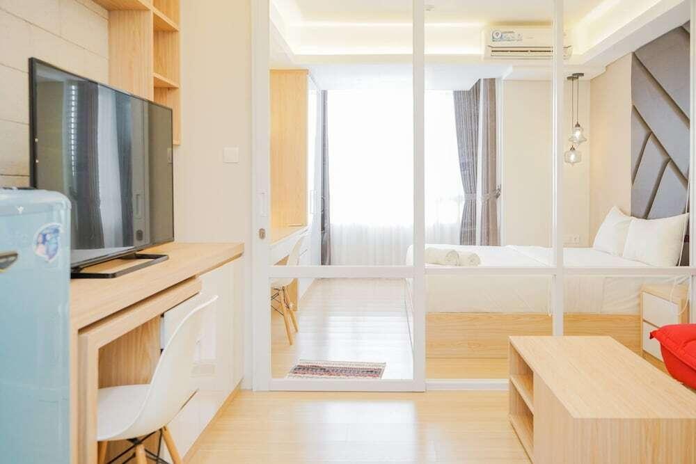 Comfy and Cozy Stay 1BR at Skandinavia Apartment — фото 3