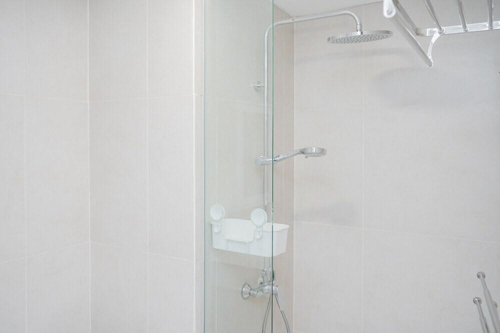 Тангеранг: 1BR Modern and Spacious at Skandinavia Apartment
