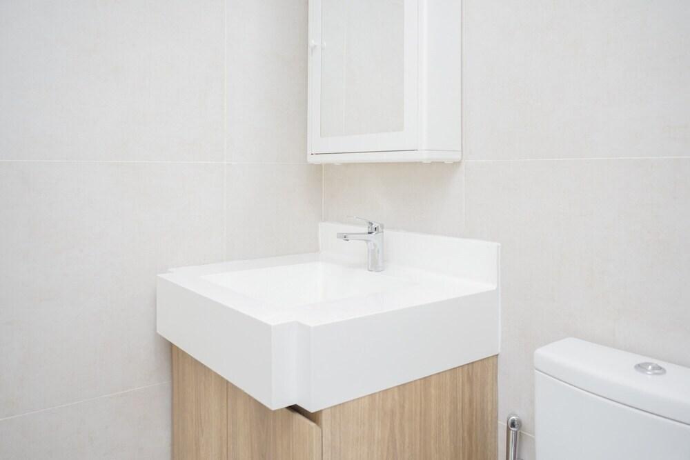 Тангеранг: 1BR Modern and Spacious at Skandinavia Apartment