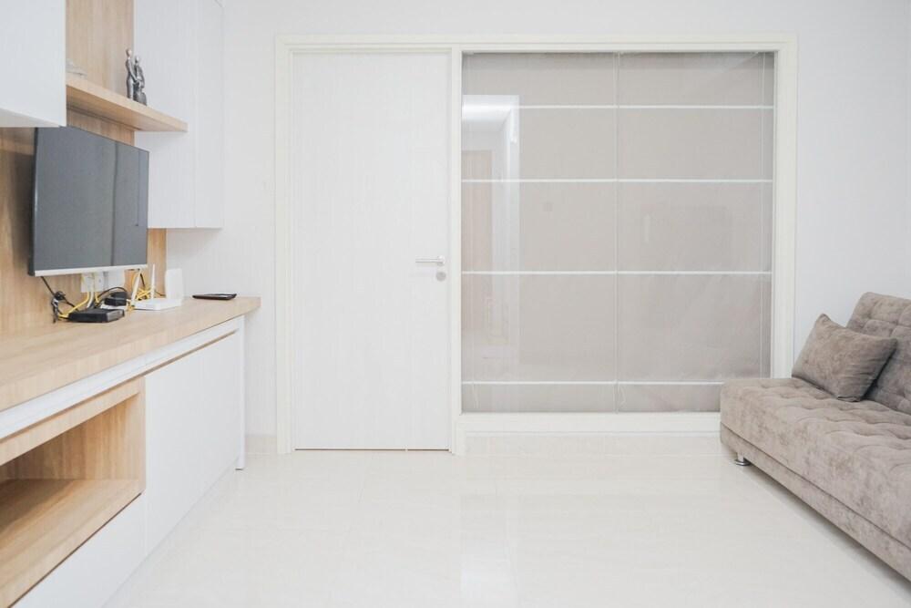 1BR Modern and Spacious at Skandinavia Apartment — фото 4