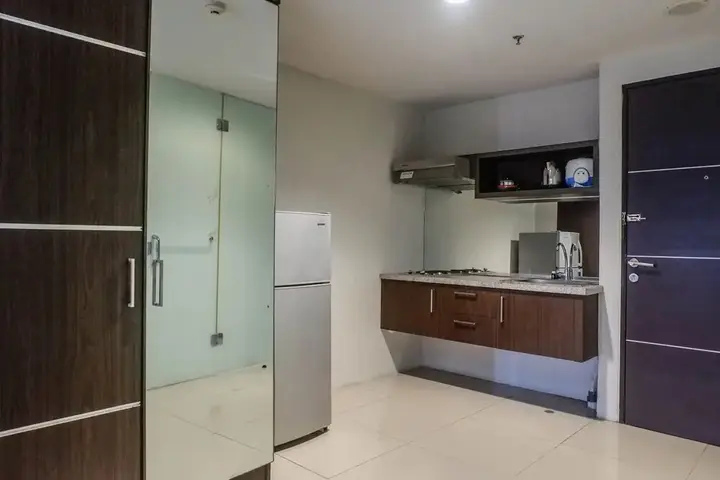 Сурабая: Classic Modern Studio Room Apartment at The Square Surabaya