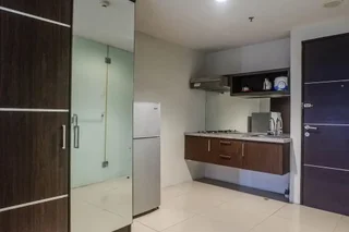 Сурабая: Classic Modern Studio Room Apartment at The Square Surabaya