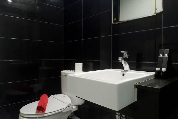 Сурабая: Classic Modern Studio Room Apartment at The Square Surabaya