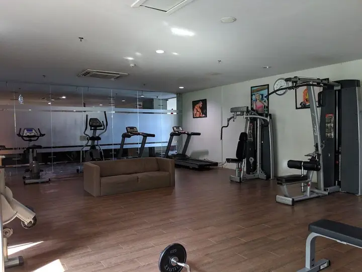Сурабая: Classic Modern Studio Room Apartment at The Square Surabaya