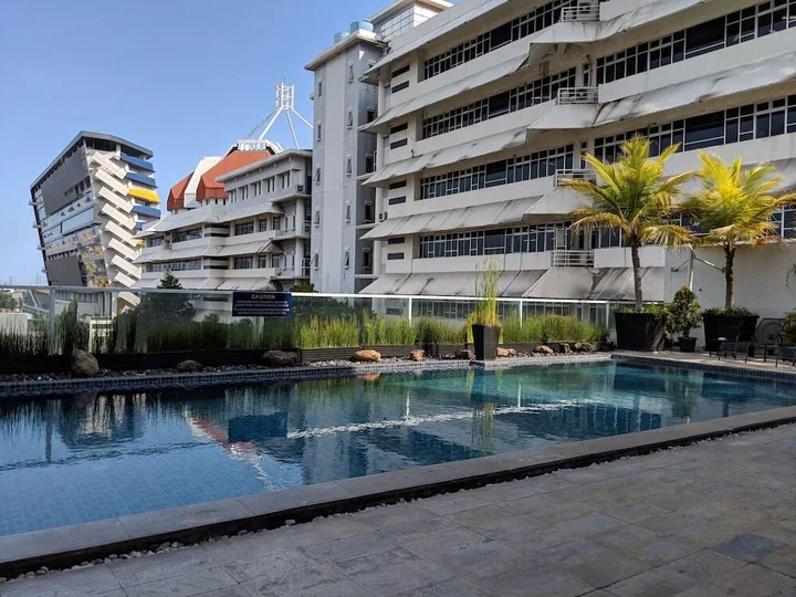 Сурабая: Classic Modern Studio Room Apartment at The Square Surabaya
