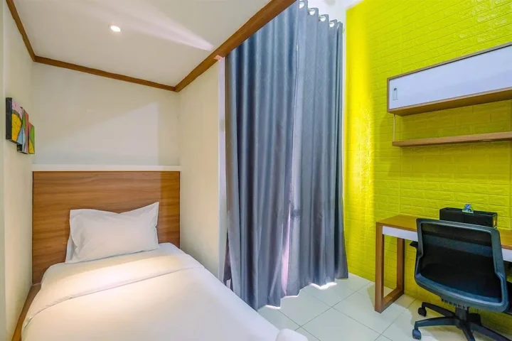 Депок: Cozy Studio with Bunk Bed at Dave Apartment near UI