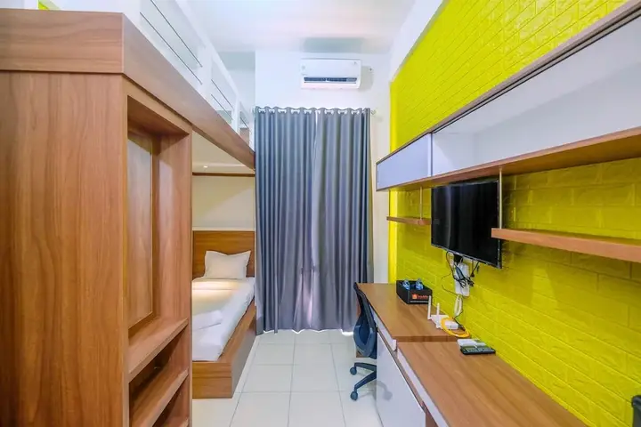 Cozy Studio with Bunk Bed at Dave Apartment near UI — фото 6