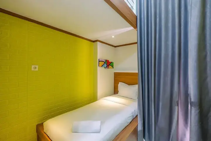 Cozy Studio with Bunk Bed at Dave Apartment near UI — фото 4