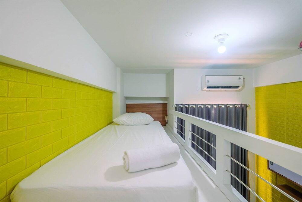 Cozy Studio with Bunk Bed at Dave Apartment near UI — фото 3