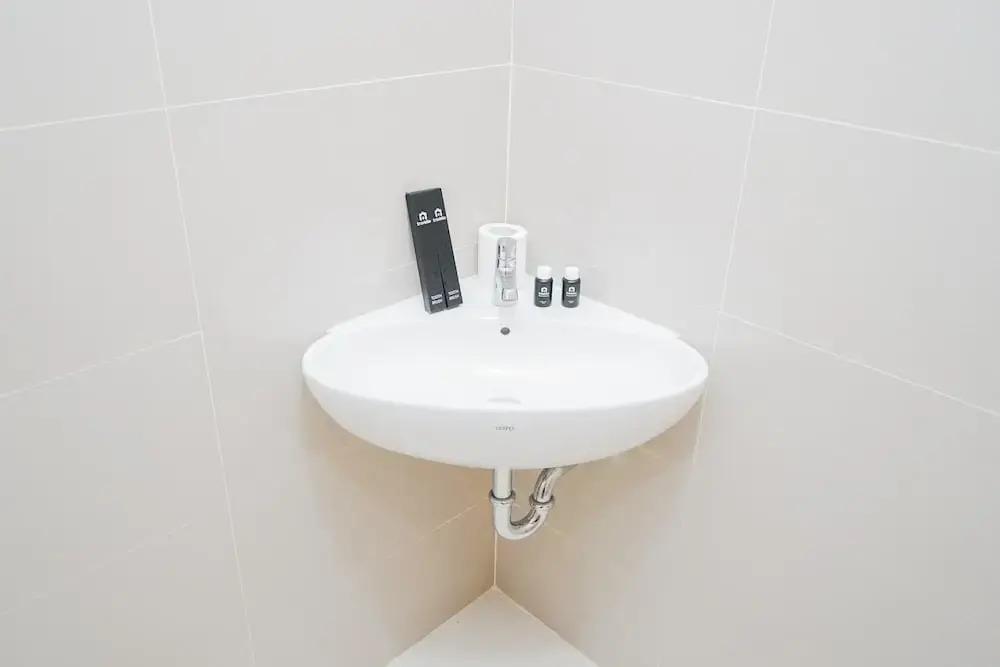 Legok: Comfy Studio Apartment at B Residence