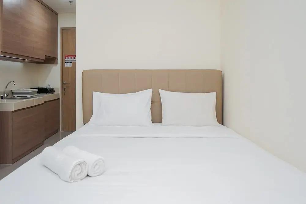 Legok: Comfy Studio Apartment at B Residence