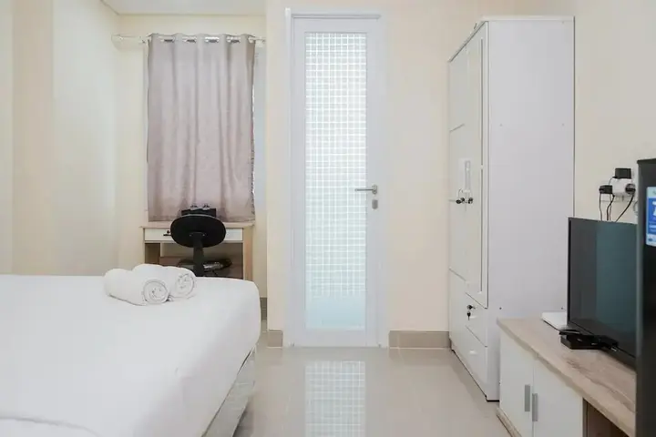Legok: Comfy Studio Apartment at B Residence