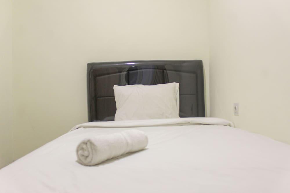 Сибату: Comfy 2BR at Meikarta Apartment